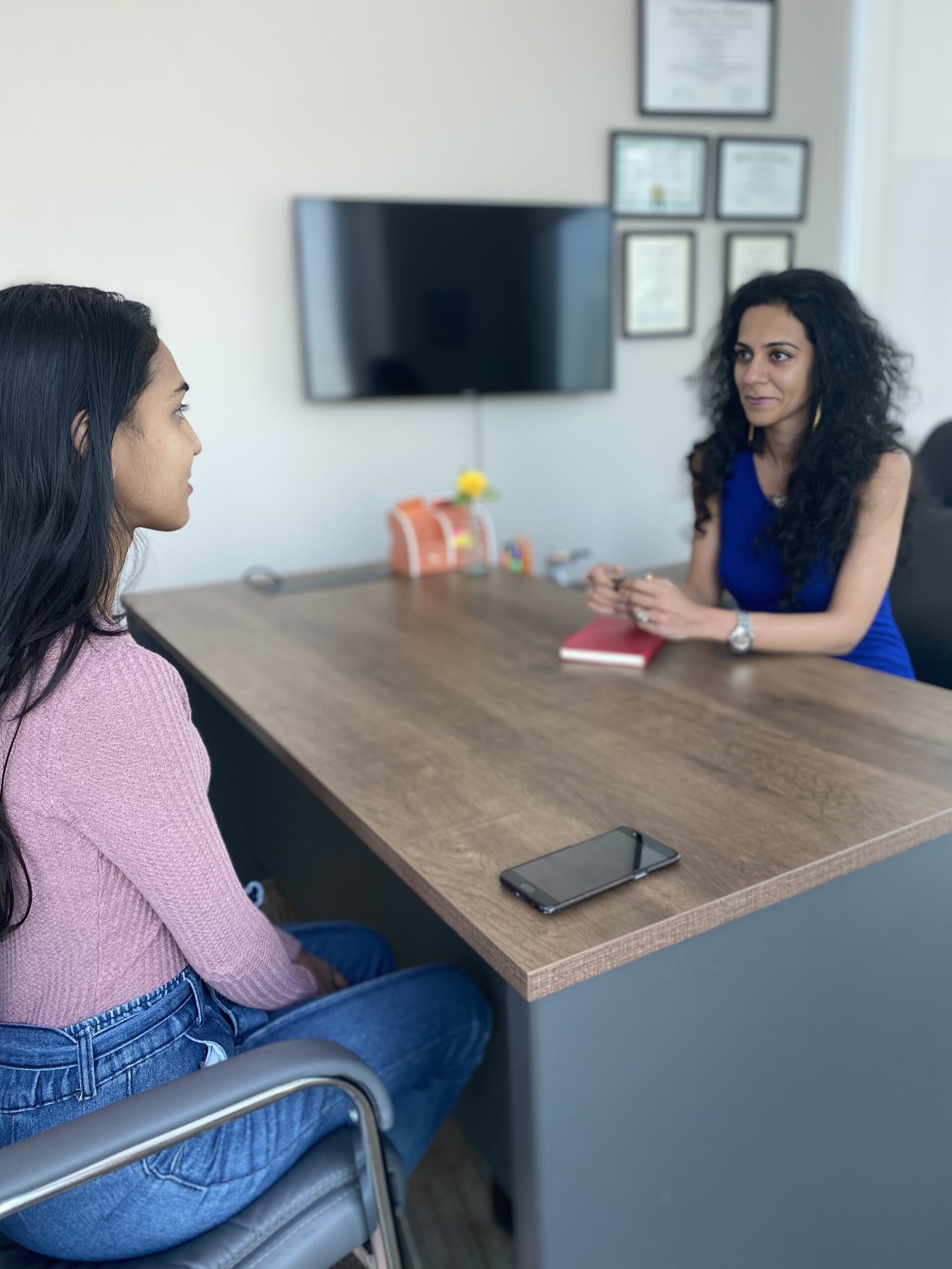 Psychologist Ankita Magdani consulting with patient for cognitive behavior therapy